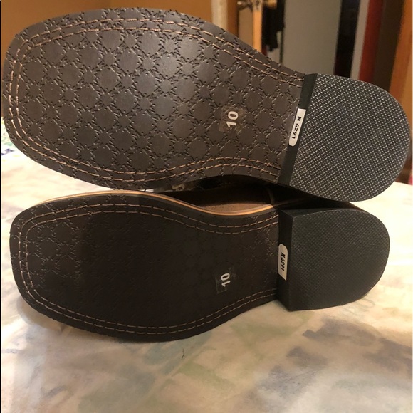 They are to little . They are a size 10 never worn - Picture 4 of 4